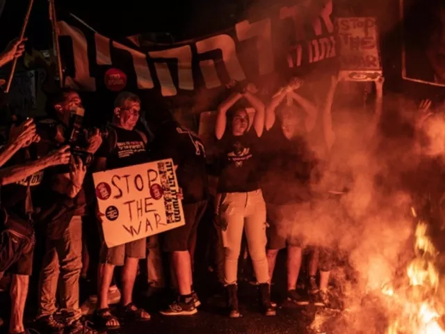 thousands in israel demand prisoner hostage deal